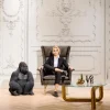 Dekoracja Stojąca Gorilla 60x76 Cm Ciemnoszara