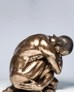 Figurka Dekoracyjna Nude Man Hug 35x54 Cm Brązowa