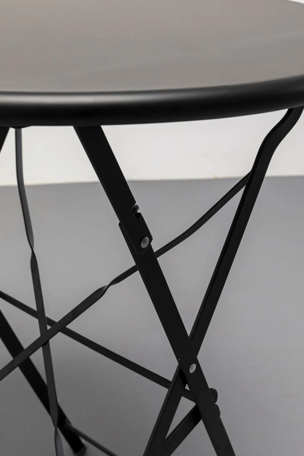 Stół Ogrodowy Mały W Kolorze Czarnym Aluminiowy Ø60 Cm