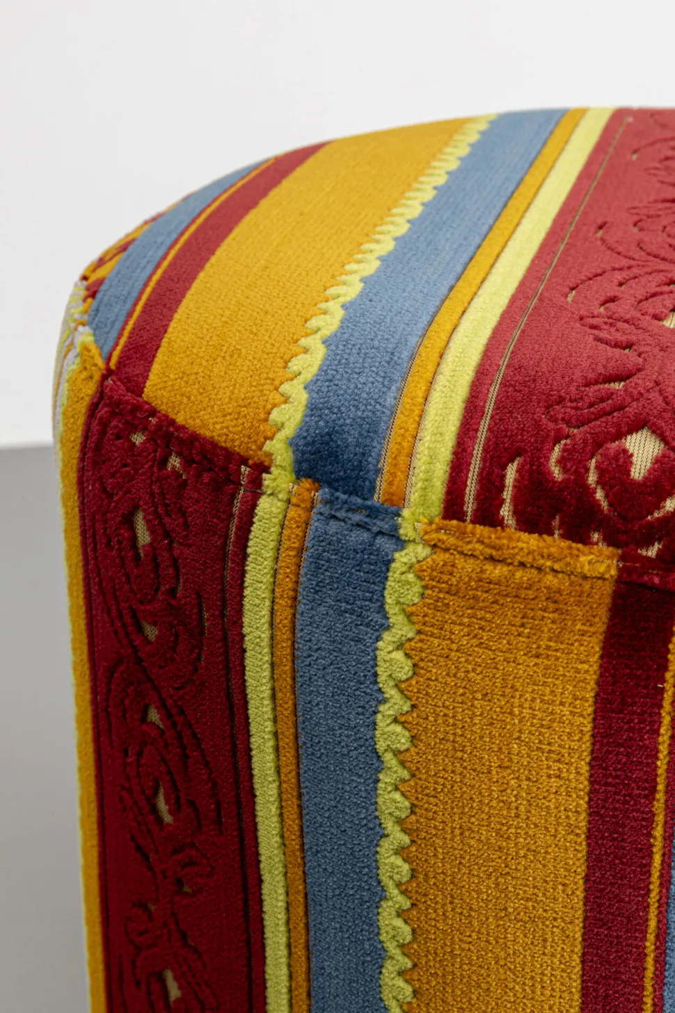 Taboret Okrągły Kolorowy Z Czarną Podstawą Ø36 Cm