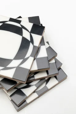 Zestaw 6 Podkładek Pod Kubki Czarno-białe Z Organizerem 12x12 Cm